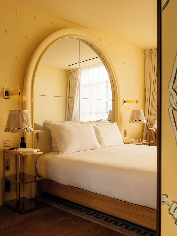 9Confidentiel Room Type - Superior Double Room