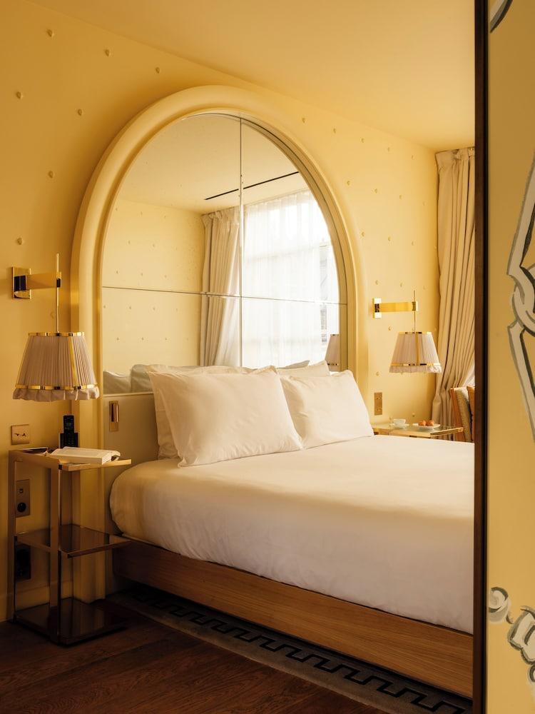 9Confidentiel Room Type - Superior Double Room