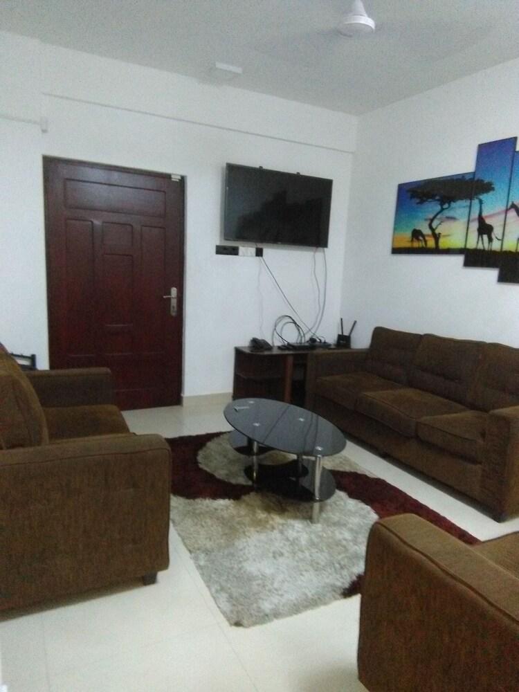 Alexanria Apartment - Tap to explore photos