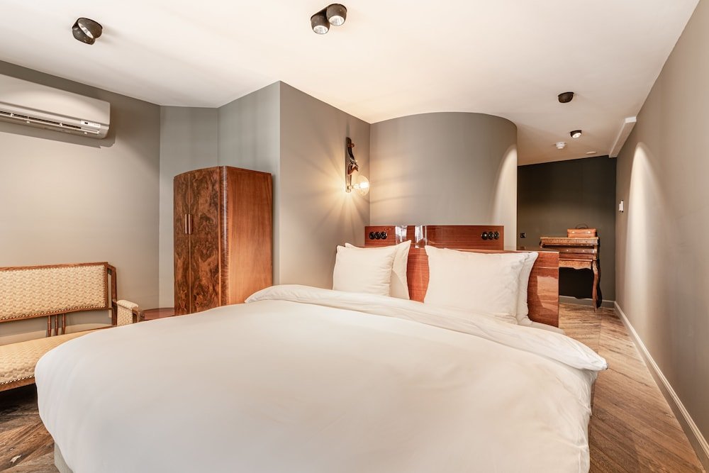 Hotel The Craftsmen Room Type - Deluxe Double Room (The Woodworker)