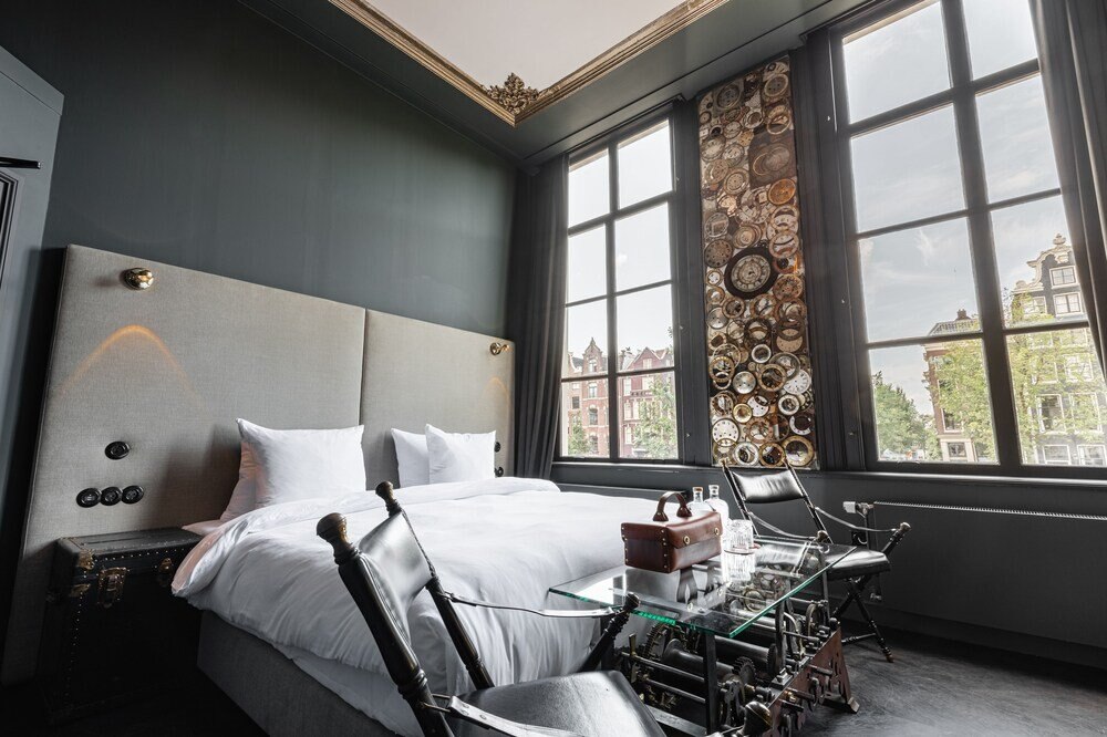 Hotel The Craftsmen Room Type - Deluxe Double Room (The Clockmaker)