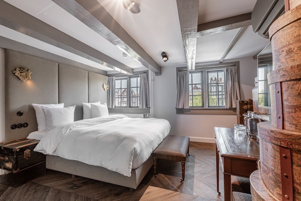 Hotel The Craftsmen Room Type - Deluxe Double Room, Bathtub (The Carthographer)