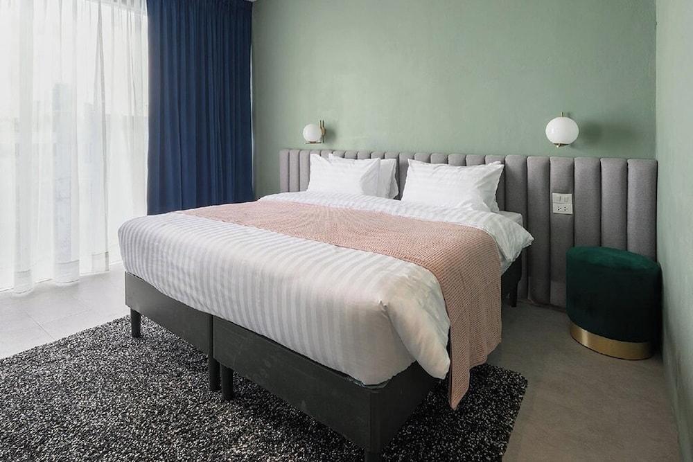 Our Nomad Boutique Hostel Room Type - Cozy King Room