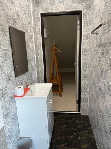 Khao Oat Airport Room Type - Quadruple Room with Private Bathroom Khao Oat Airport Room Type - Quadruple Room with Private Bathroom