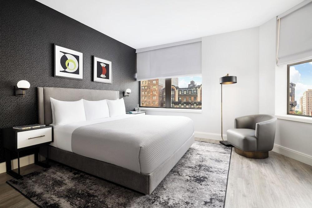 Arthouse Hotel New York City Room Type - Deluxe Room, 1 King Bed (Broadway View)