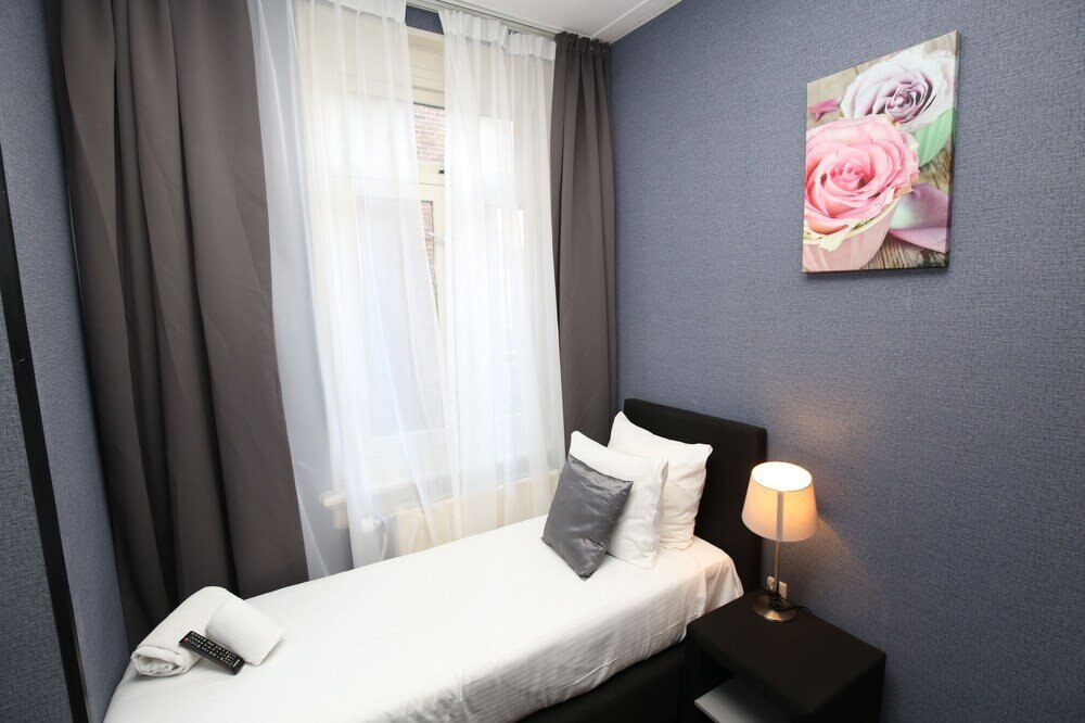 Flipper Hotel Amsterdam - Tap to explore photos