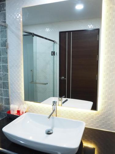 Samui City Hotel Room Type - Deluxe Double Room