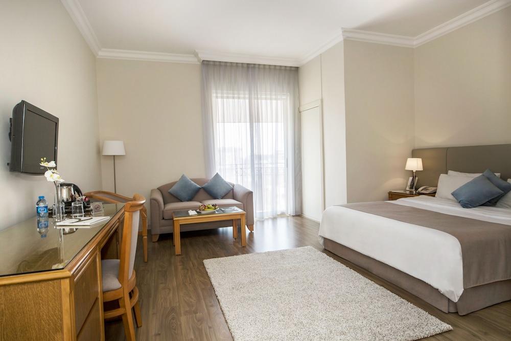 ALQasr Metropole Hotel Room Type - Suite, 1 King Bed