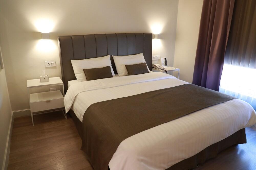 ALQasr Metropole Hotel Room Type - Deluxe Room
