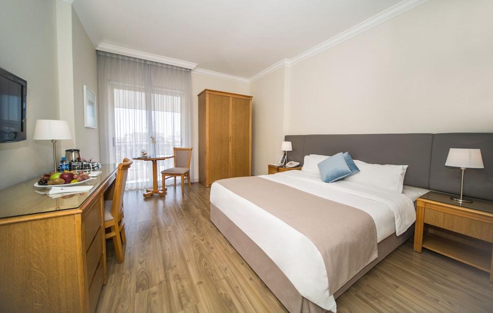 ALQasr Metropole Hotel Room Type - Superior Room, Balcony