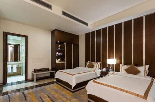Sulaf Luxury Hotel - Tap to explore photos