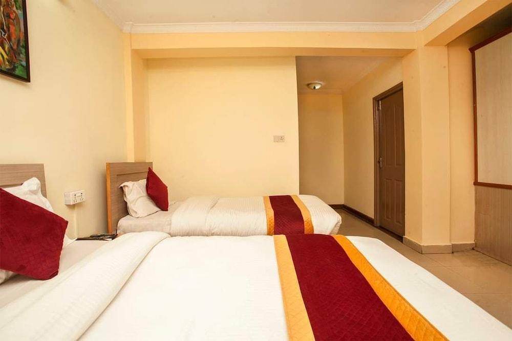 Hotel Mountain Gateway Room Type - Deluxe Triple Room, Balcony, City View Hotel Mountain Gateway Room Type - Deluxe Triple Room, Balcony, City View