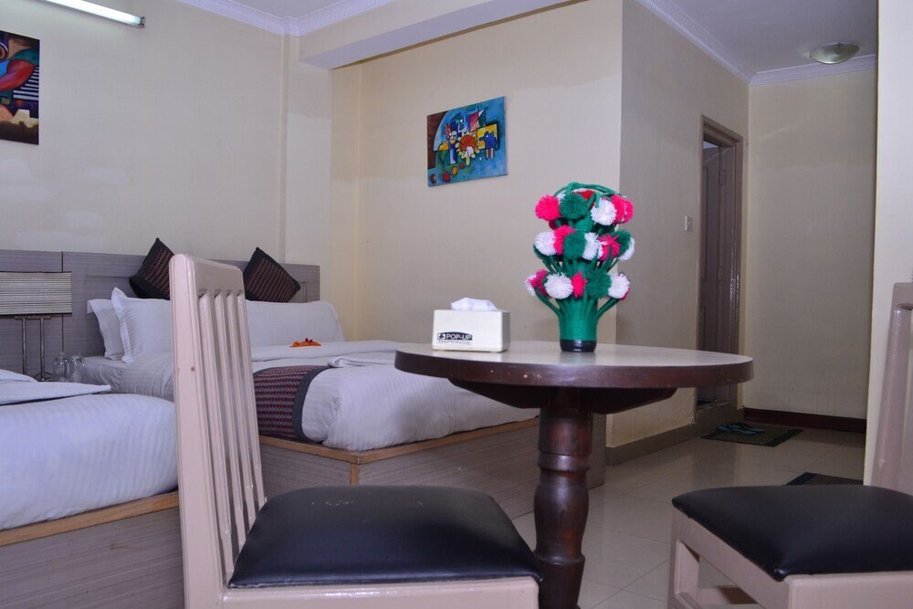 Hotel Mountain Gateway Room Type - Deluxe Triple Room