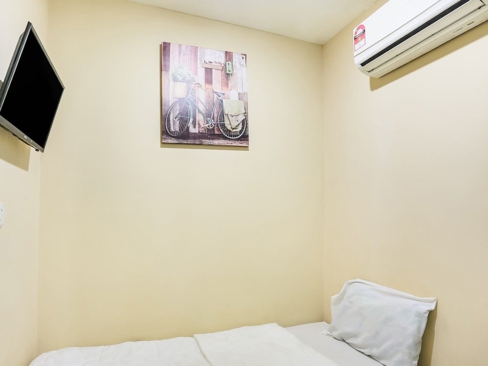OYO 89837 Hotel Ocean 77 - Tap to explore photos