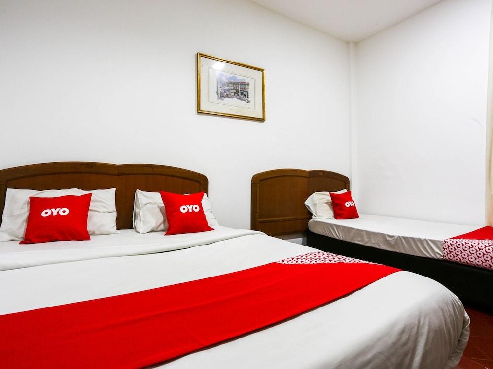 OYO 89562 Hotel Shalimar - Tap to explore photos