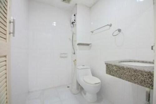 Super OYO 498 Ladawan Villa - Tap to explore photos