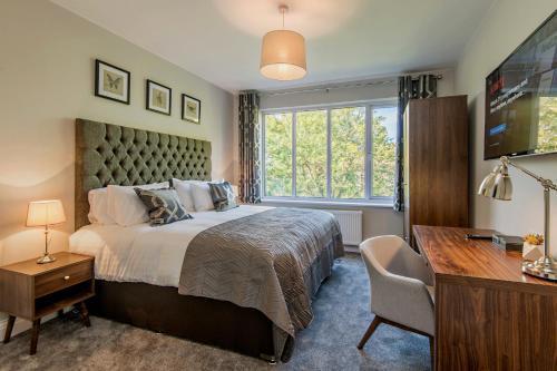 M-Hotels Studios & Apartments Free Parking - Tap to explore photos