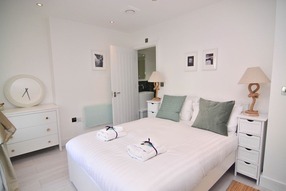 MACARENA WHARF Apartments - Tap to explore photos