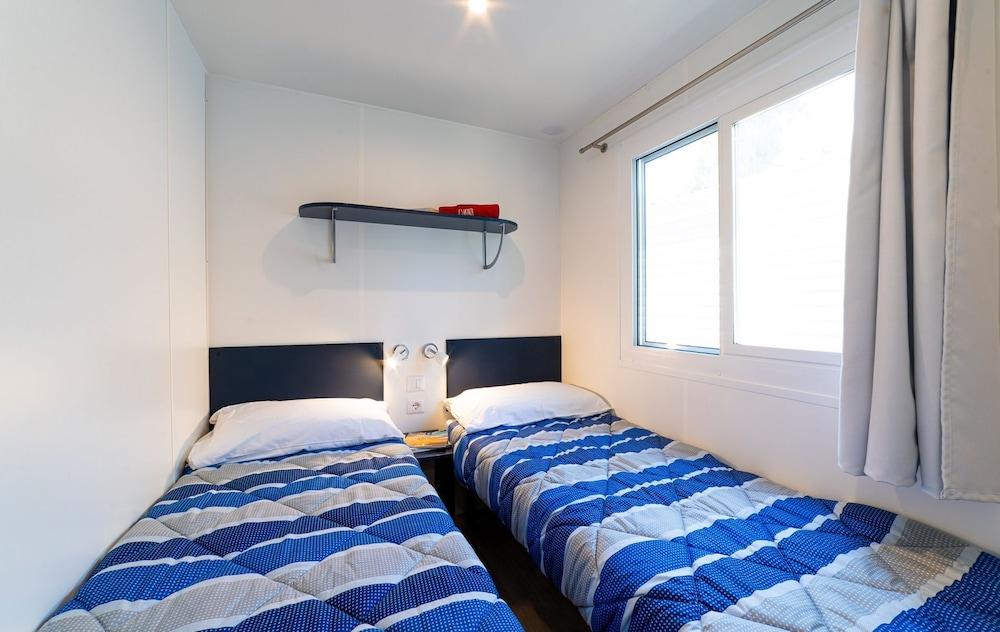 Camping Village Roma Capitol Room Type - Superior Chalet, 3 Bedrooms Camping Village Roma Capitol Room Type - Superior Chalet, 3 Bedrooms