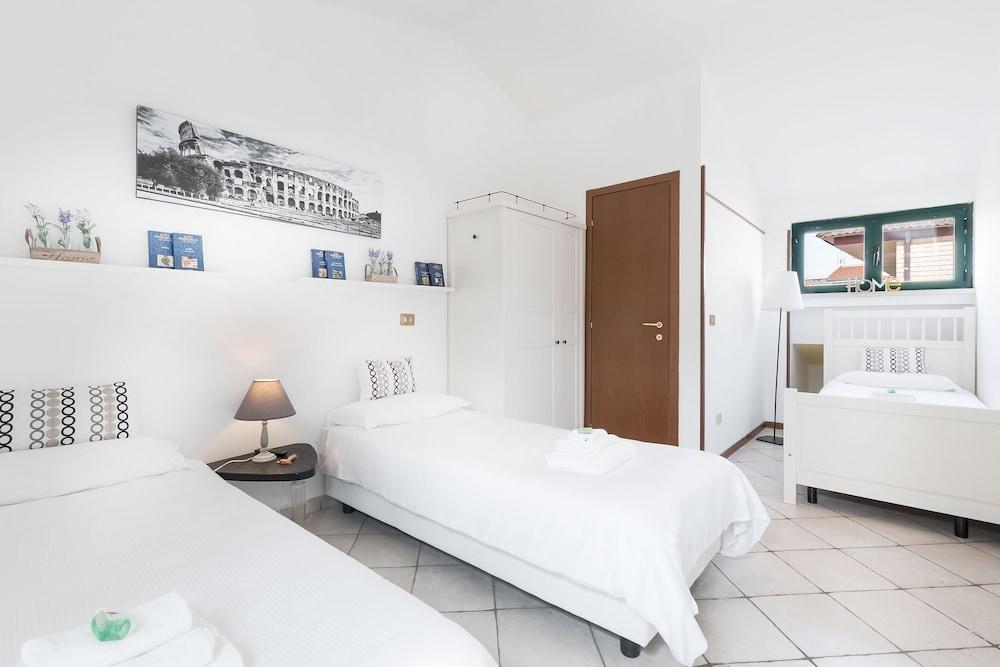 Hotel La Villetta Room Type - Classic Triple Room, Non Smoking, Ensuite