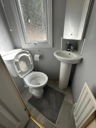 Ruxley Rooms - Tap to explore photos