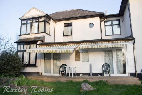 Ruxley Rooms - Tap to explore photos