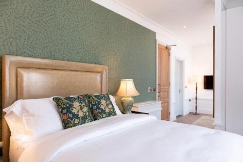Gunmakers Room Type - Deluxe Room