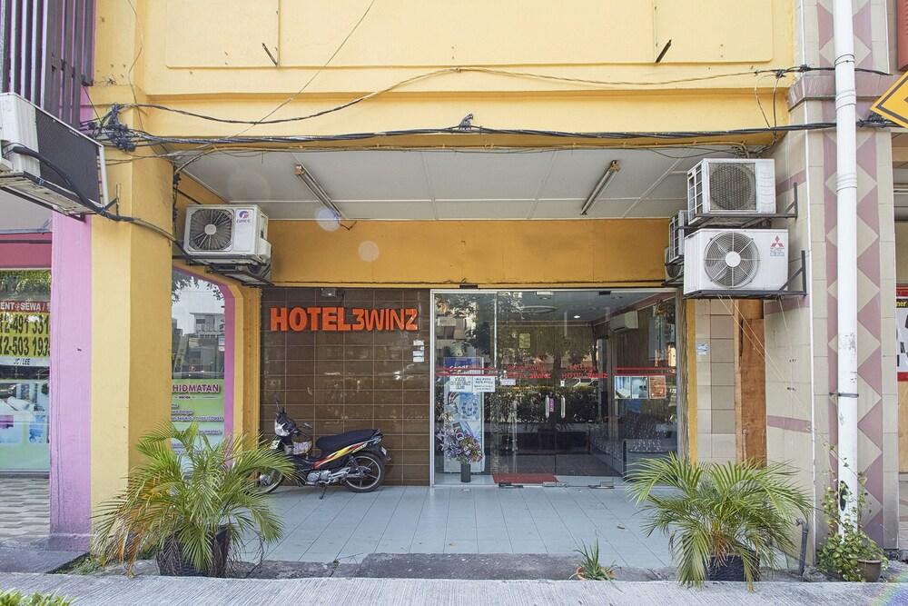 Hotel 3Winz, Chow Kit Hospital Kuala Lumpur - Tap to explore photos