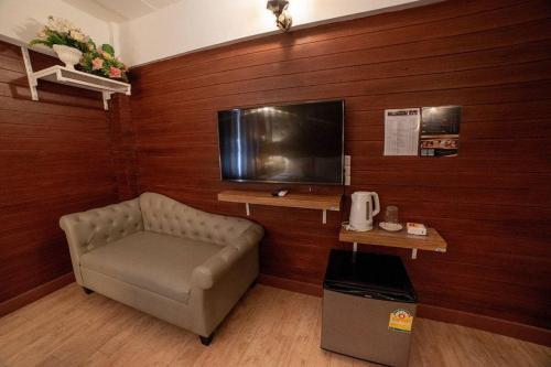 At 42 Residence Room Type - Deluxe Triple Room