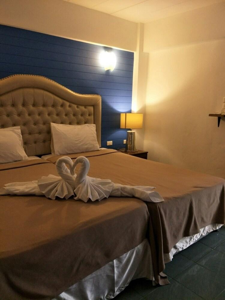 At 42 Residence Room Type - Family Quadruple Room