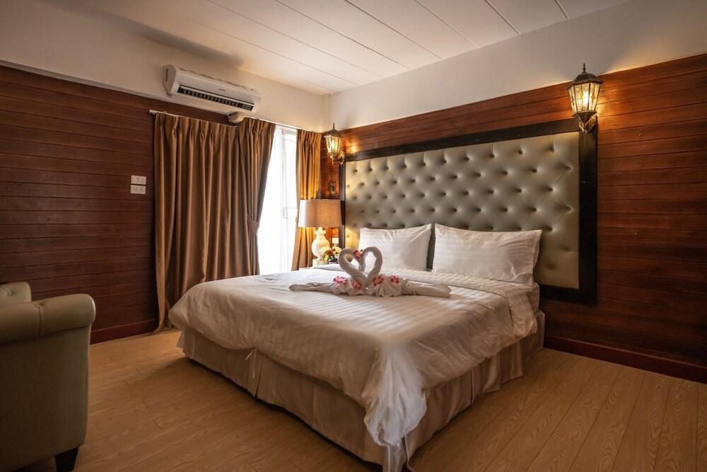 At 42 Residence Room Type - Superior Double or Twin Room At 42 Residence Room Type - Superior Double or Twin Room