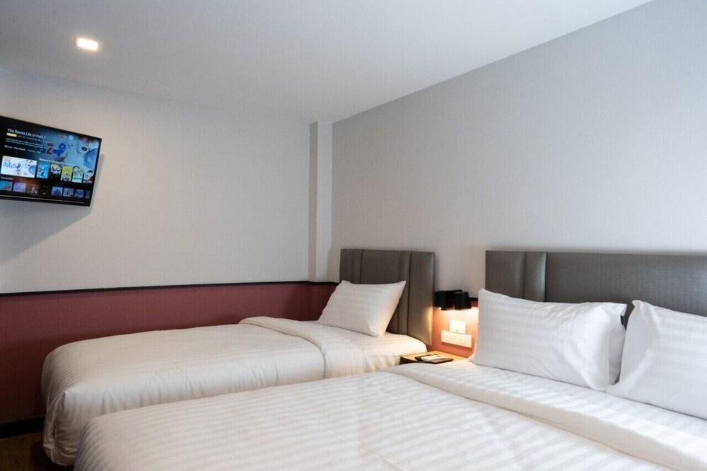 Malades House Room Type - Deluxe Triple Room