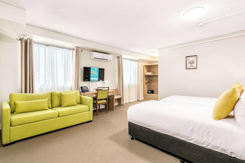 Quality Inn Sunshine Haberfield Room Type - Room, 1 King Bed with Sofa bed, Non Smoking
