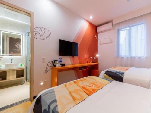 Shell Shanghai Yangpu District  Pingliang Road Binjiang Hotel