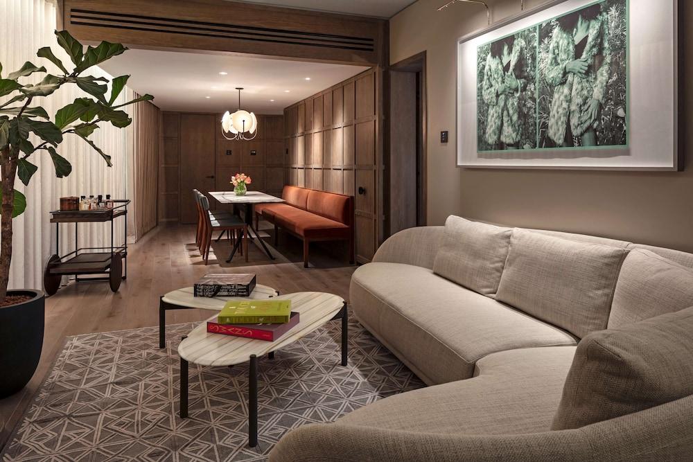 The Londoner Room Type - Capital Suite
