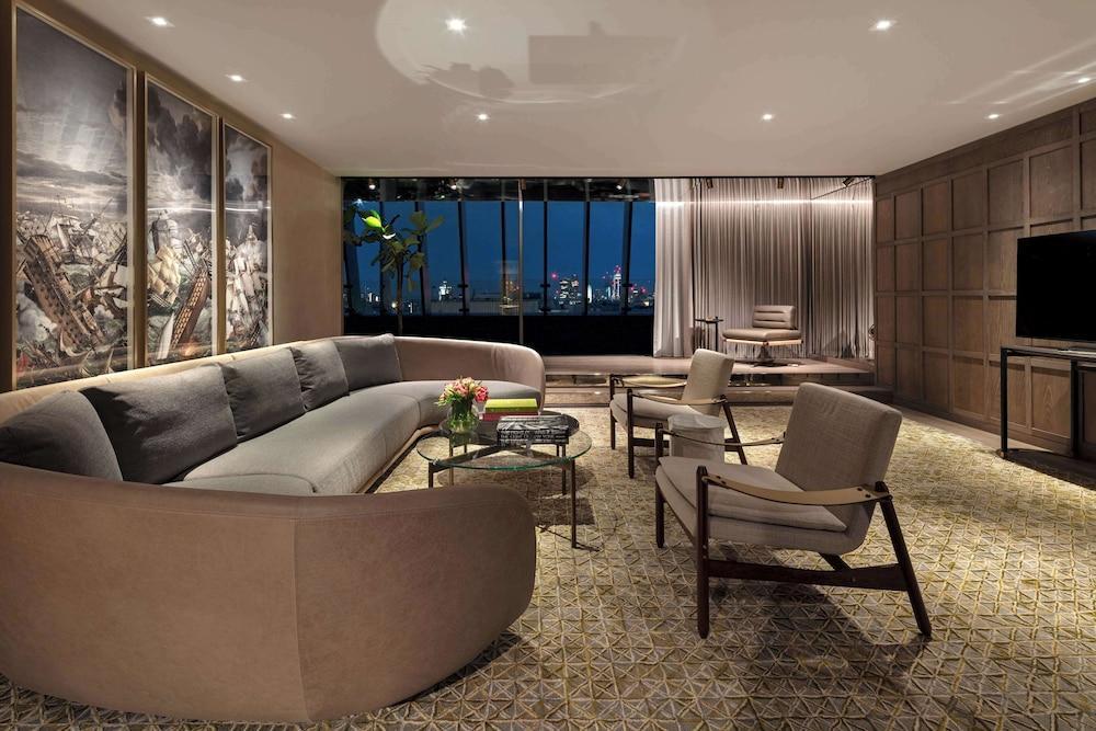The Londoner Room Type - Signature Room