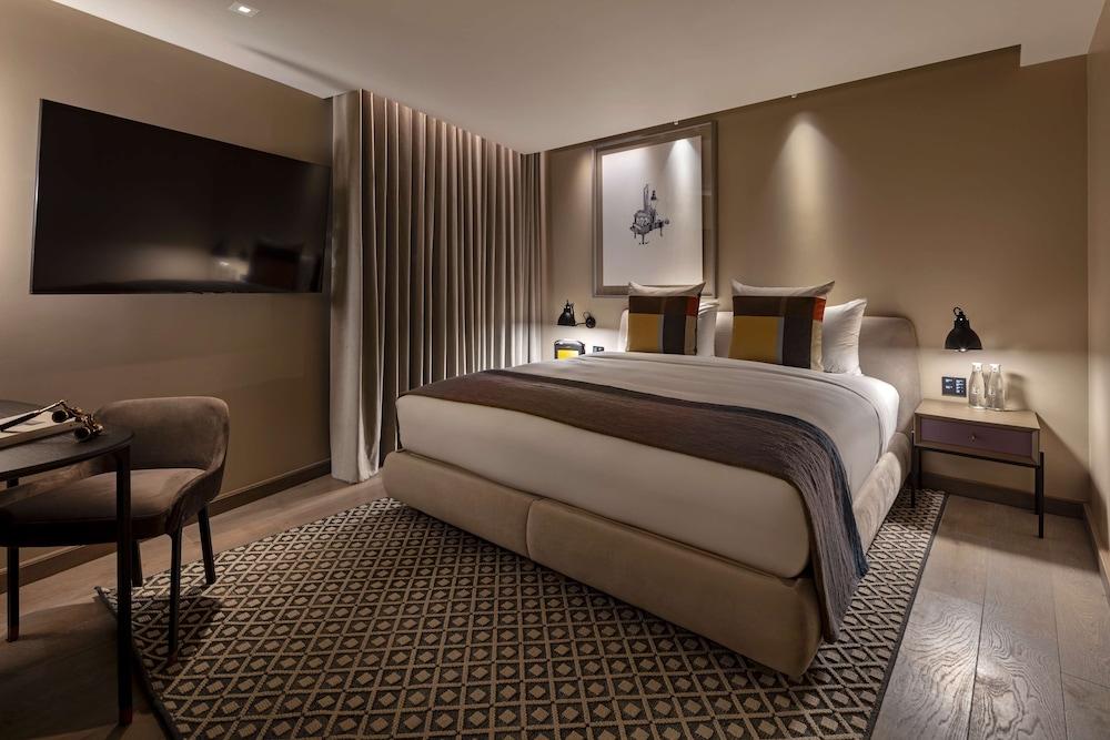 The Londoner Room Type - Junior Suite