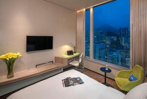 Holiday Inn Express Hong Kong Kowloon CBD2, an IHG Hotel - Tap to explore photos