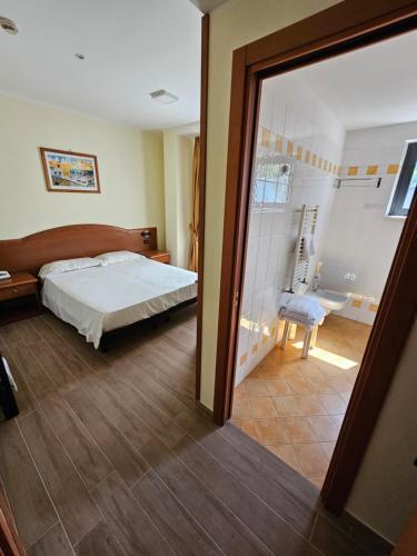 Hotel Dimora Adriana - Tap to explore photos