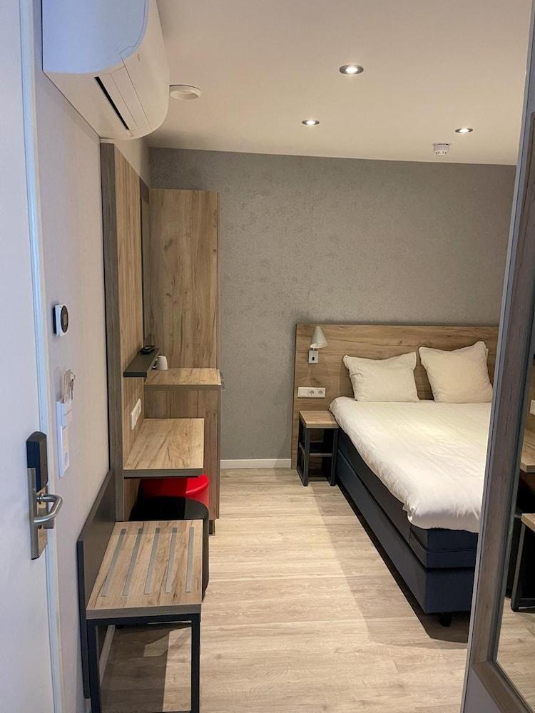 Joy Hotel Room Type - Small Double Room without window
