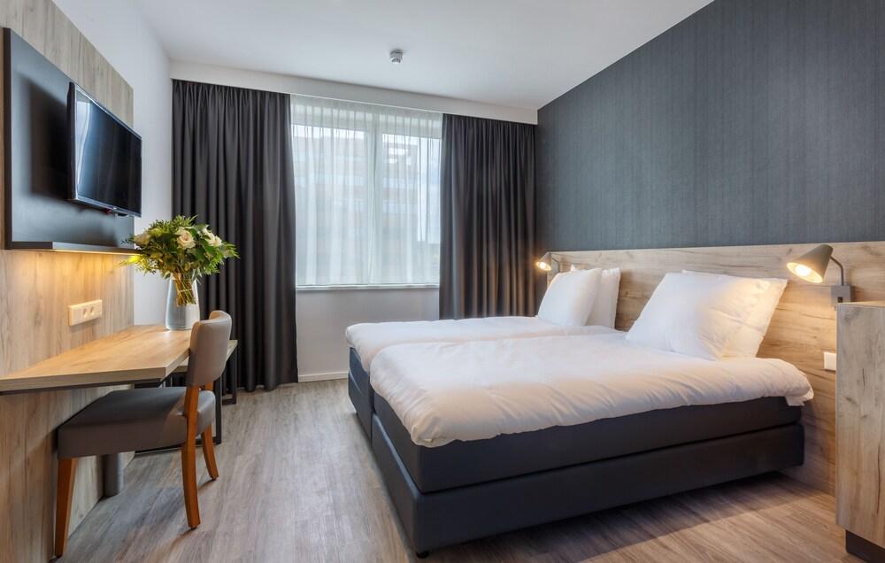 Joy Hotel Room Type - Deluxe Twin Room
