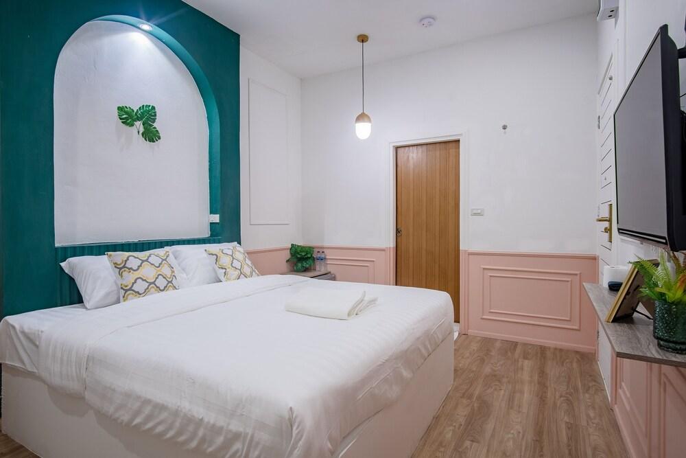 Isara Boutique Hotel and Cafe Room Type - Superior Room