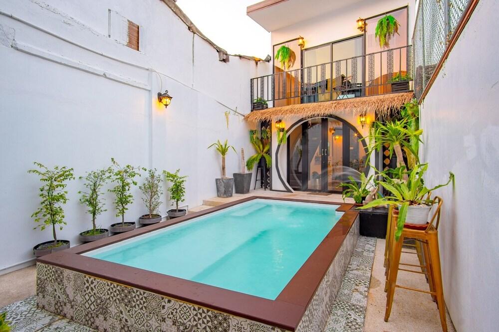 Isara Boutique Hotel and Cafe Room Type - Villa, Private Pool