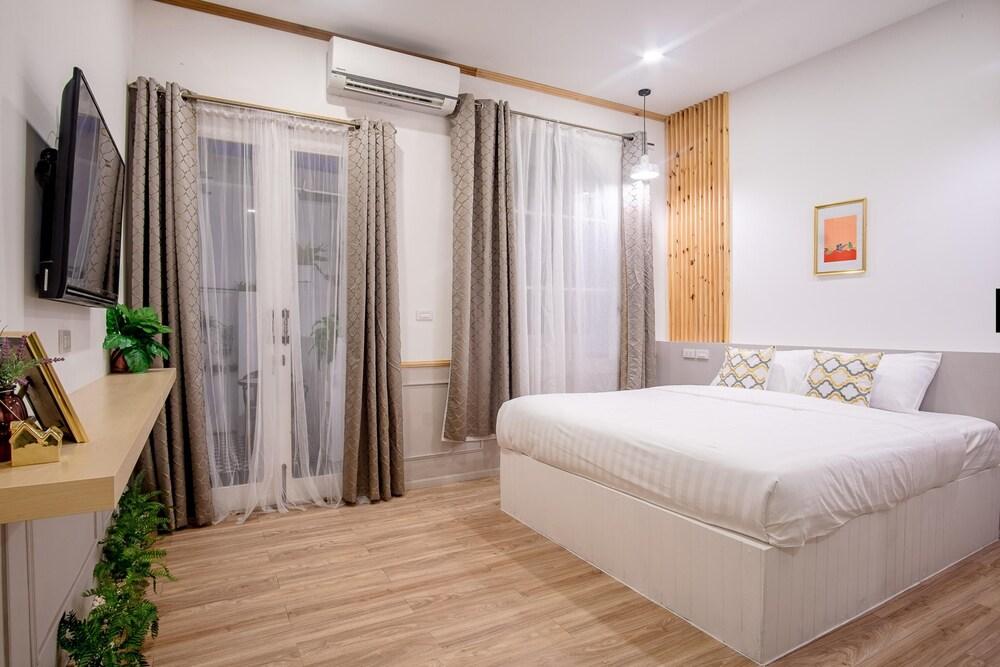 Isara Boutique Hotel and Cafe Room Type - Suite, Balcony