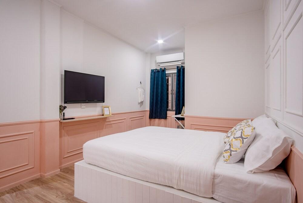 Isara Boutique Hotel and Cafe Room Type - Deluxe Room