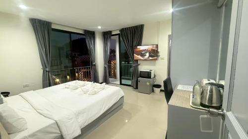 Yanud Residence Room Type - Deluxe Room (2 Adults + 1 Child)