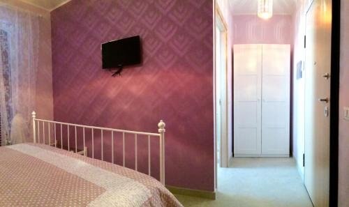 Guest House Roma Express - Tap to explore photos