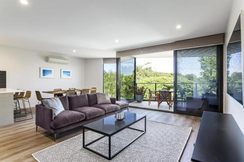 Blairgowrie Apartment 2 - on the beach - Tap to explore photos