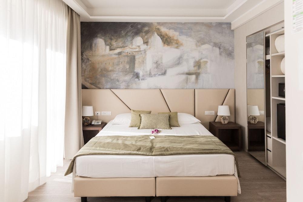 Villa Cavalletti Room Type - Superior Double Room (Grand Tour Eleganza Vista Parco)