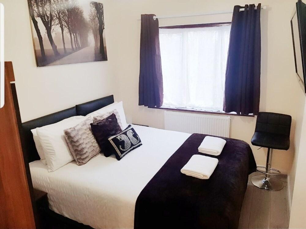 The 55 Room Type - Deluxe Double or Twin Room, Shared Bathroom, Garden View